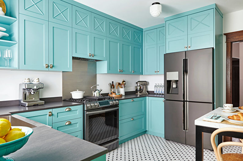 Turkio spalvos virtuvės dizainas - lubų apdaila