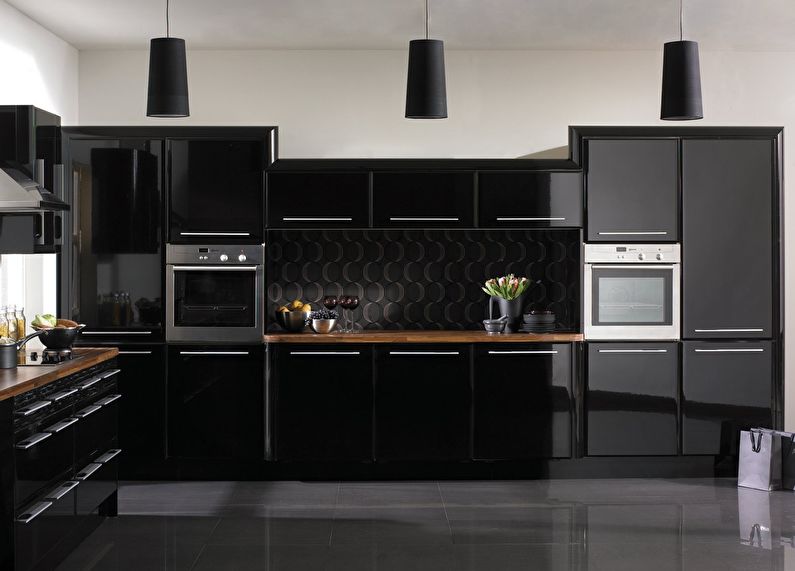 Jūgendstila melnā virtuve - interjera dizains