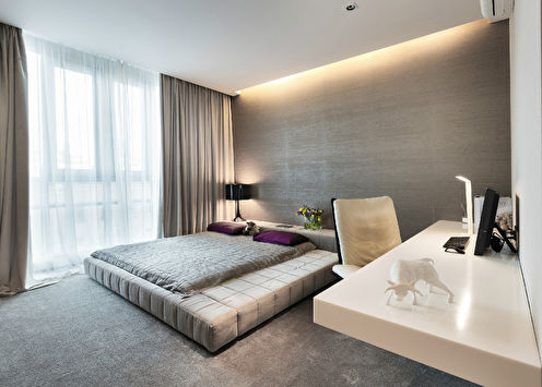 Det indre af soveværelset i stil med minimalisme, 19 kvm.