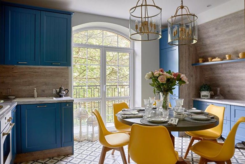 Klasikinė mėlyna virtuvė - interjero dizainas