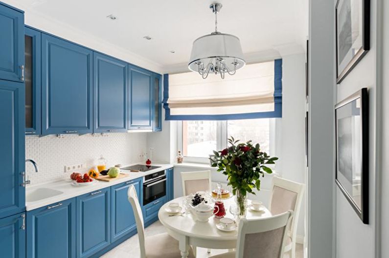 Virtuvės dizainas mėlynai - lubų apdaila