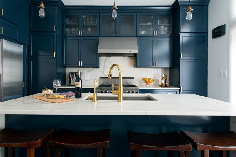 Reka bentuk dalaman dapur dengan warna biru - foto