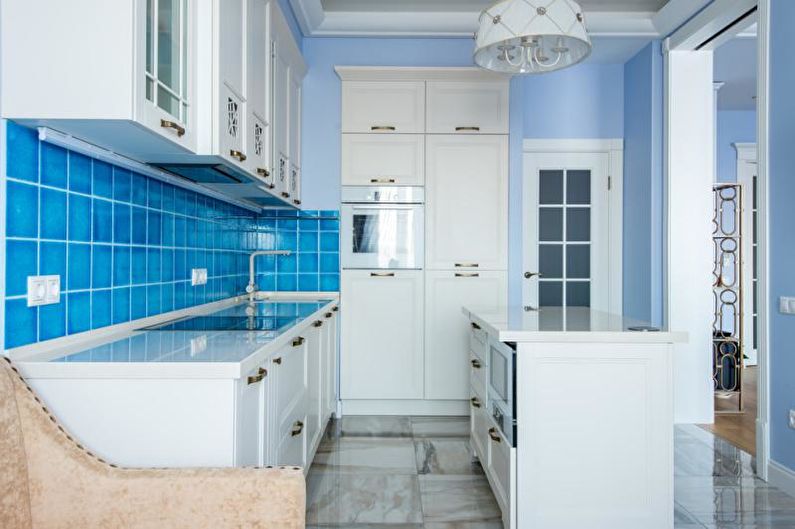 Εσωτερικό σχέδιο κουζινών σε μπλε αποχρώσεις - φωτογραφία