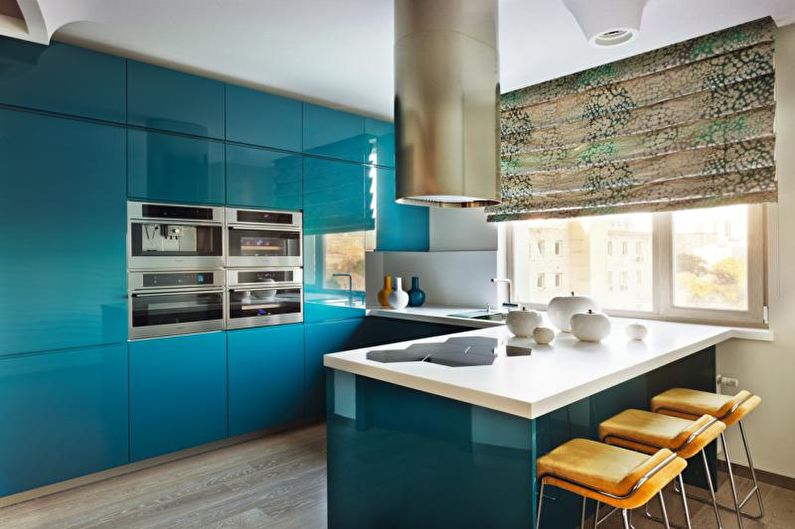 Virtuves interjera dizains zilos toņos - foto
