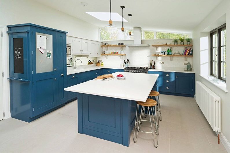 Reka bentuk dalaman dapur dengan warna biru - foto