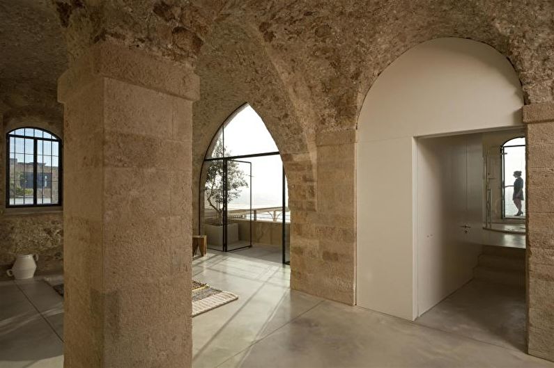 Dekoratív kő a folyosó belső részén - kilátások