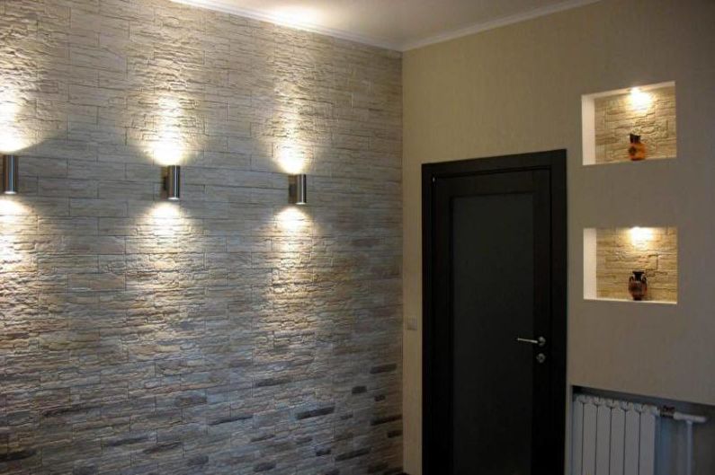 Dekorativ sten i det inre av korridoren - Dekor, tillbehör, ljus