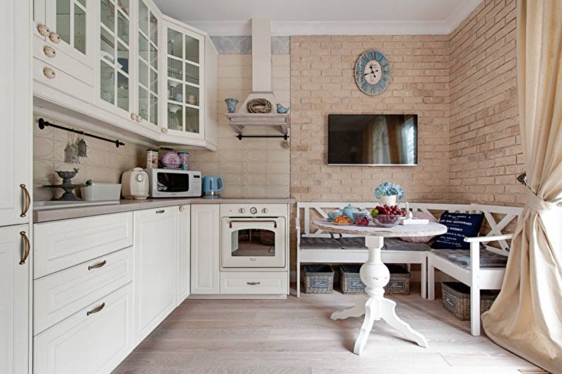 Šviesi virtuvė Provanso stiliaus - interjero dizainas