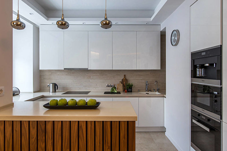 Ryškus virtuvės dizainas - lubų apdaila