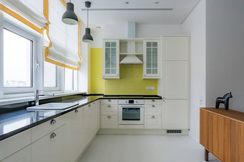 Dizajn interijera kuhinje u svijetlim bojama - fotografija