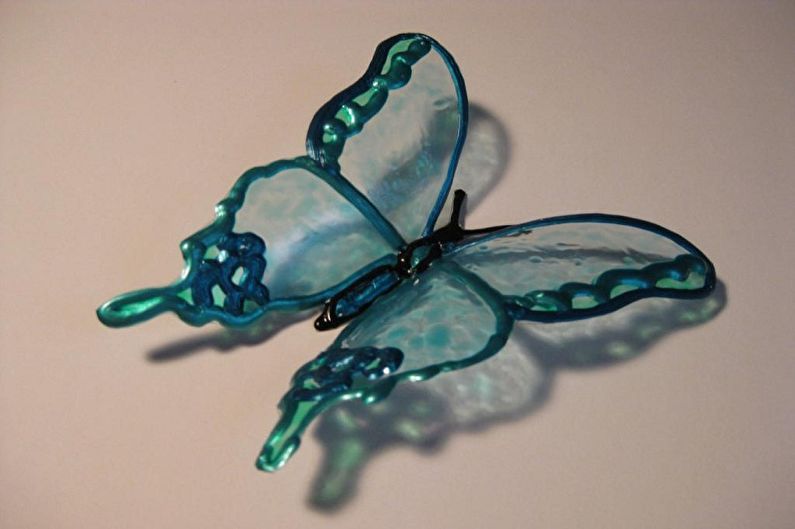 DIY plastflaskehåndverk - sommerfugler