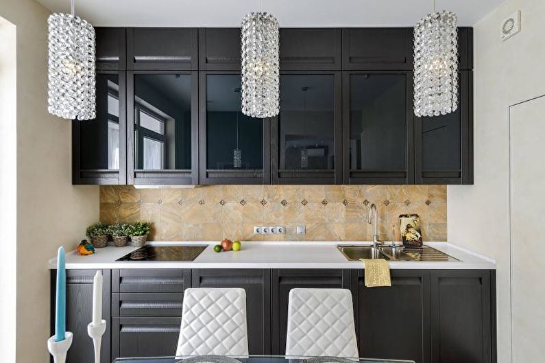 Svart og hvitt kjøkken i klassisk stil - Interiørdesign