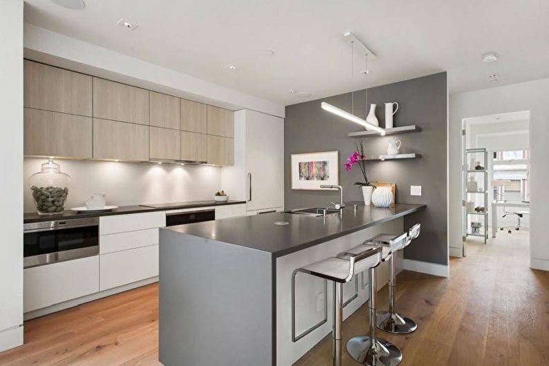 Aukštųjų technologijų pilka virtuvė - interjero dizainas