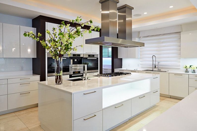 Augsto tehnoloģiju smilškrāsas virtuve - interjera dizains