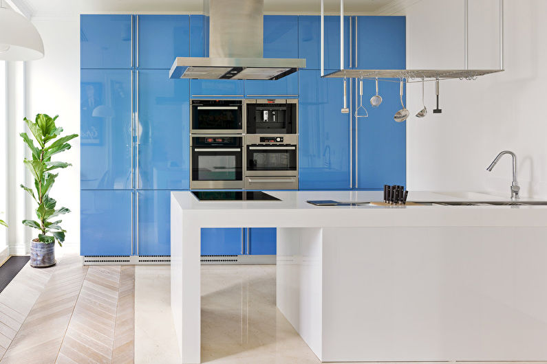 Aukštųjų technologijų virtuvės interjero dizainas - nuotrauka