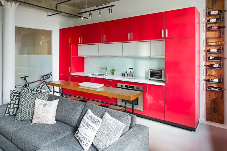 Червена кухня в таванско помещение - Интериорен дизайн