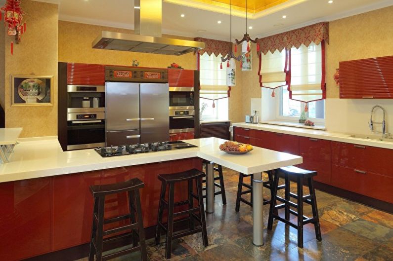 Sarkanā virtuve austrumu stilā - interjera dizains
