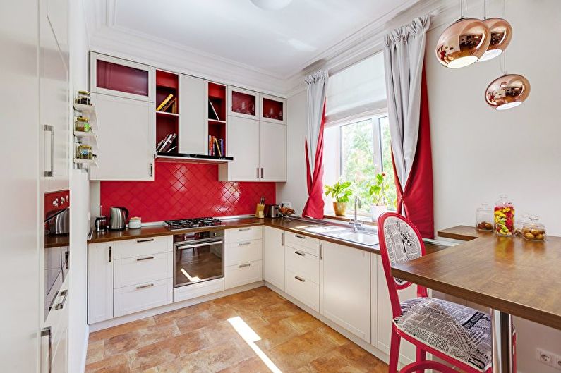 Raudonos virtuvės dizainas - sienų dekoravimas