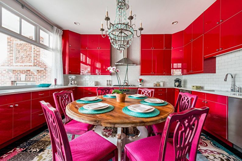 Червена кухня дизайн - таванско покритие