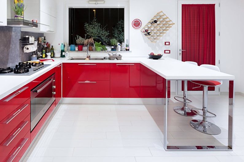 Virtuves dizains sarkanās krāsās - mēbeles