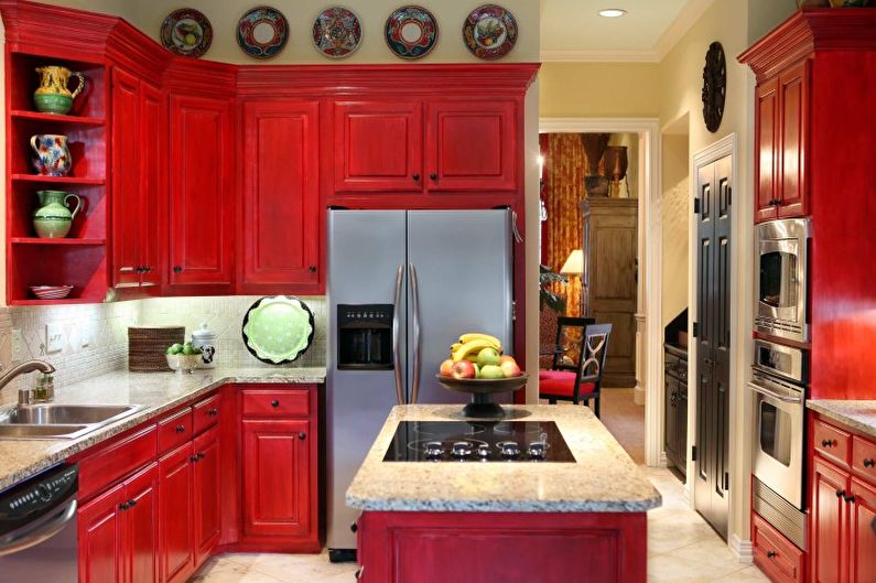 Дизайн на кухня в червени цветове - декор и осветление