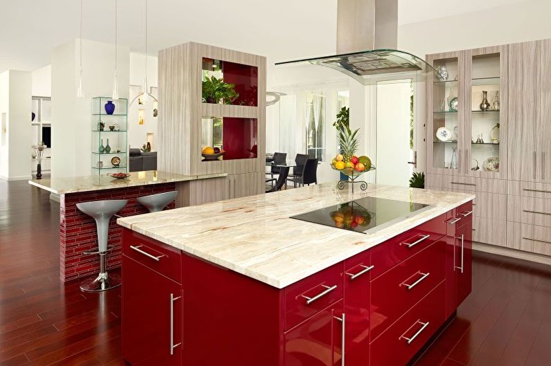 Интериорен дизайн на кухня в червено - снимка