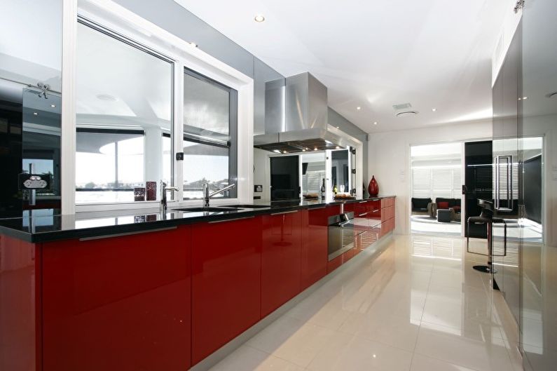 Дизајн ентеријера кухиње у црвеној боји - фотографија