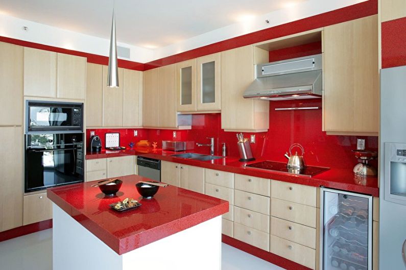 Design interior de bucătărie în roșu - fotografie