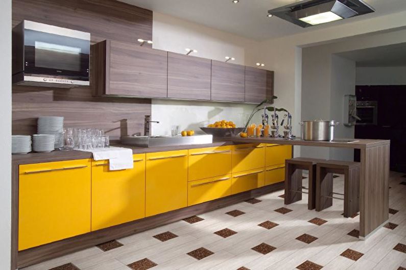 Geltonos virtuvės dizainas - grindų apdaila