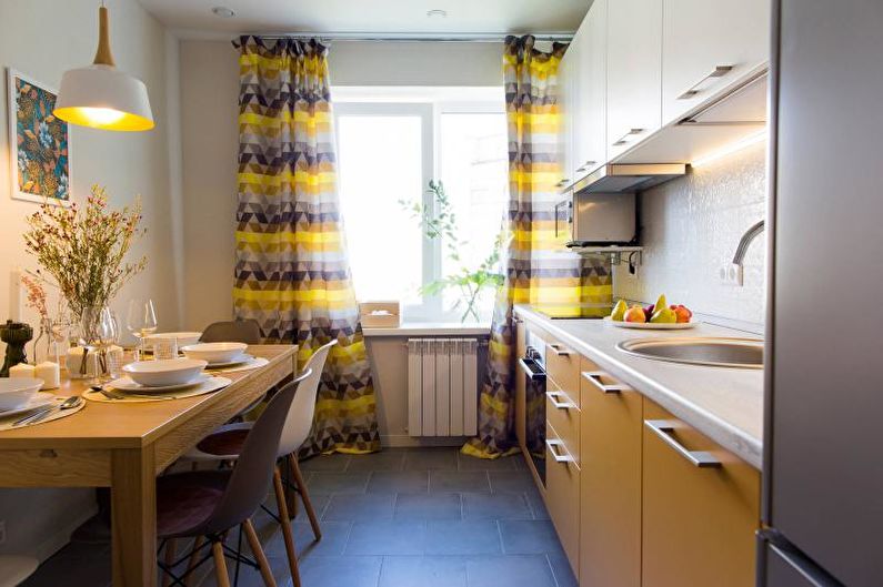 Mažos geltonos virtuvės dizainas
