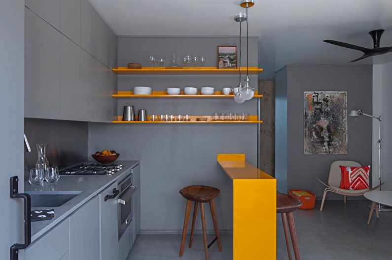 Малък жълт дизайн на кухнята