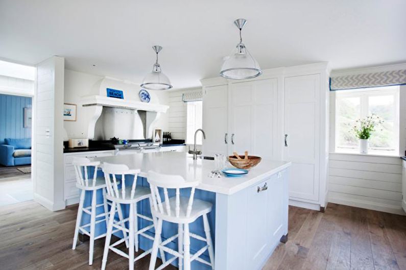 Balta jūrinio stiliaus virtuvė - interjero dizainas