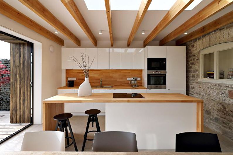 Baltas virtuvės dizainas - lubų apdaila