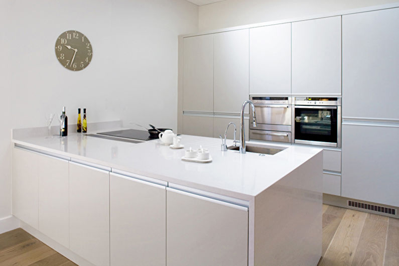 Balta virtuvė 8 kv.m. - Interjero dizainas