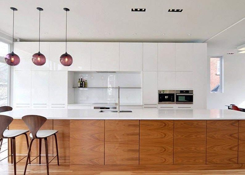 Kuchyně 8 m2 - kombinace bílé a dřeva