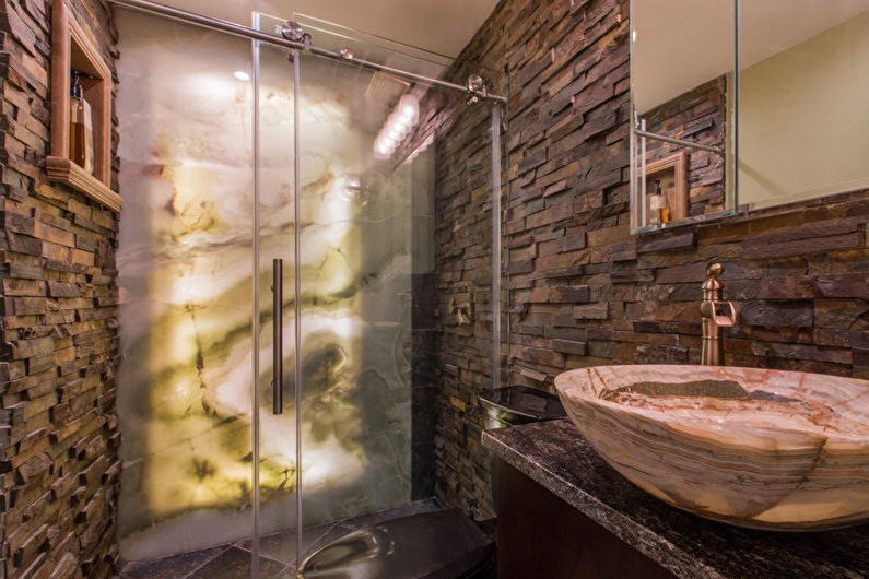 Materiāli sienu apdarei vannas istabā - dekoratīvs akmens