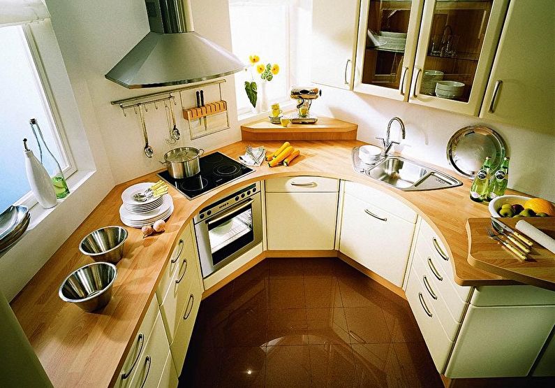 Pequena cozinha de forma não padronizada - design de interiores