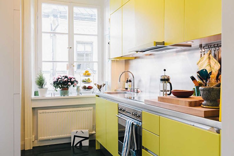 Мала кухиња у жутим тоновима - дизајн ентеријера