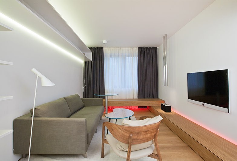 Dzīvojamās istabas dizains 18 kv.m. minimālisma stils