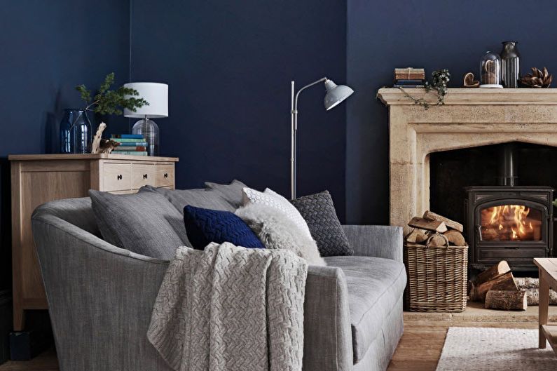 Dzīvojamās istabas dizains 20 kv.m. zilā krāsā