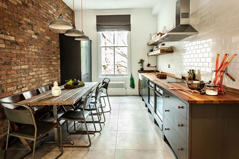 Bucătărie îngustă în stil mansardă - Design interior