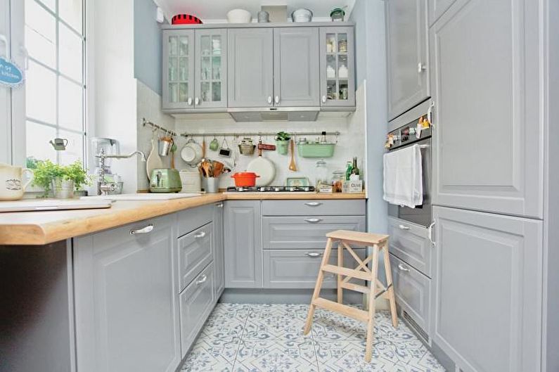 Smalt kjøkken i Provence-stil - Interiørdesign