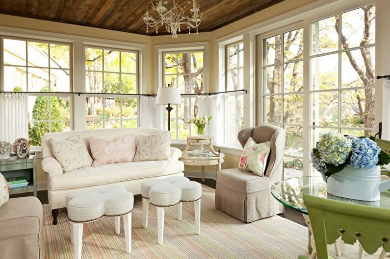 Living room sa style na napatunayan sa mga kulay ng pastel - Disenyo sa Panloob