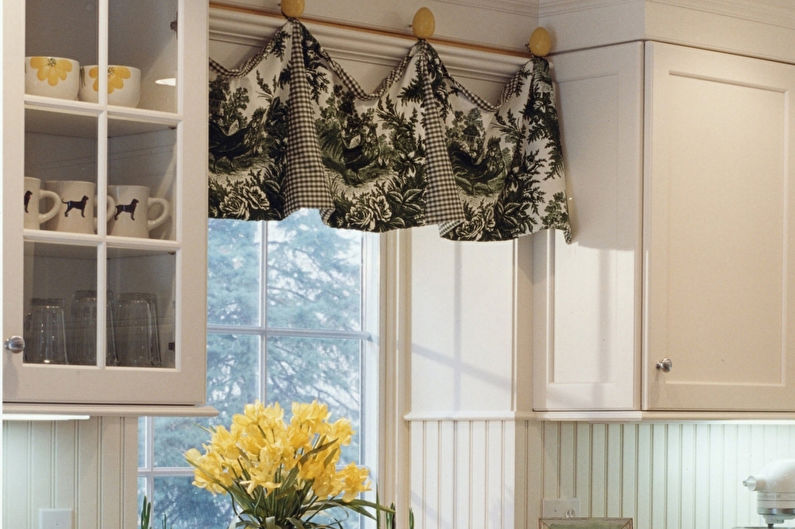 Завесе у стилу Провенце у кухињи - фотографија