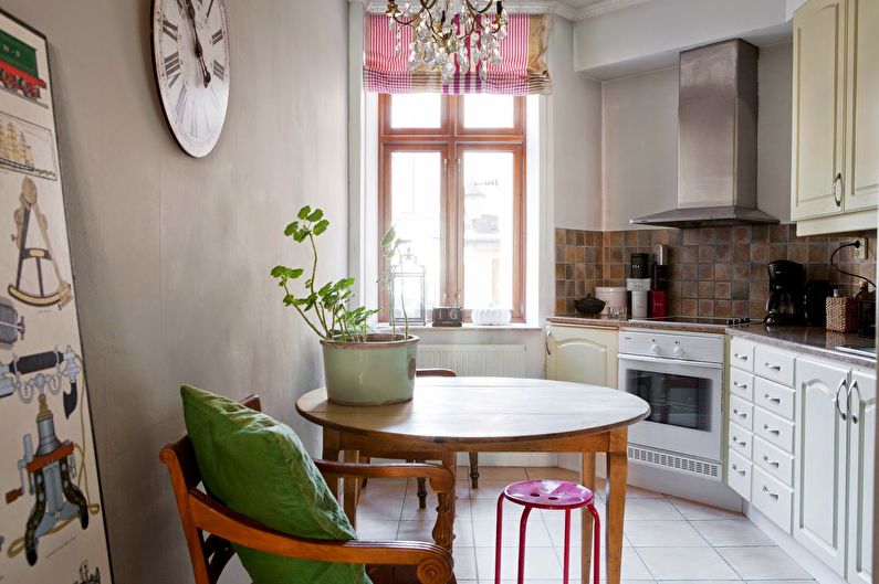 Rideaux de style provençal dans la cuisine - photo