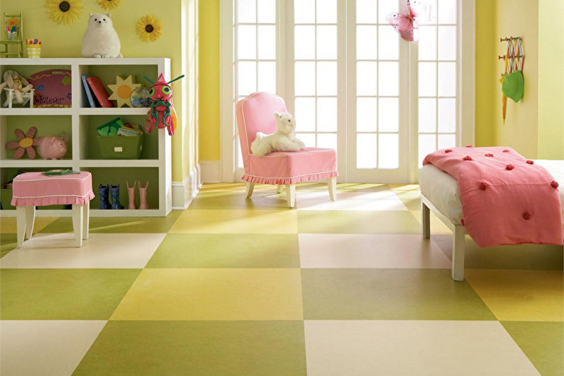 Kūdikių kambario dizainas mergaitei - grindų apdaila
