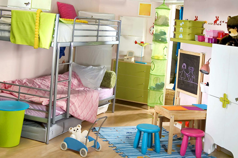 Design de interiores de um quarto infantil pequeno para menina