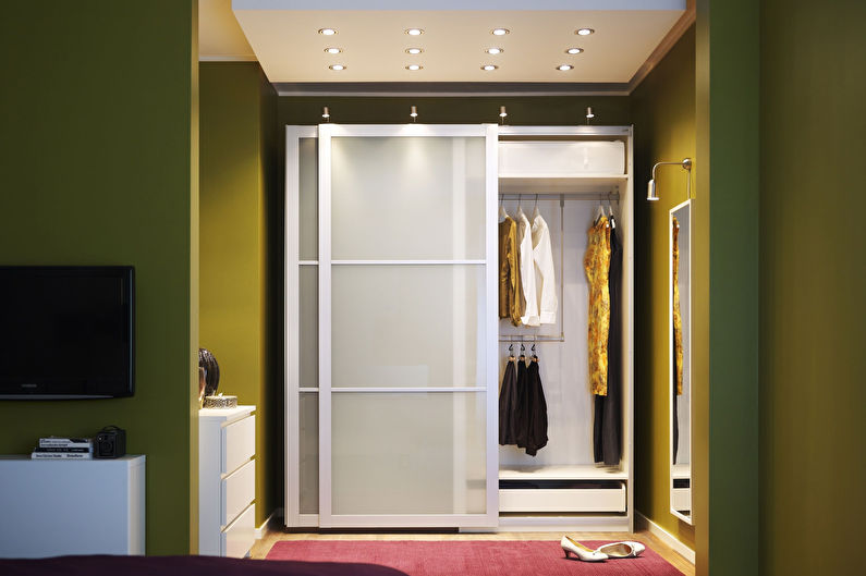 Плъзгащи се гардероби за зала в модерен стил