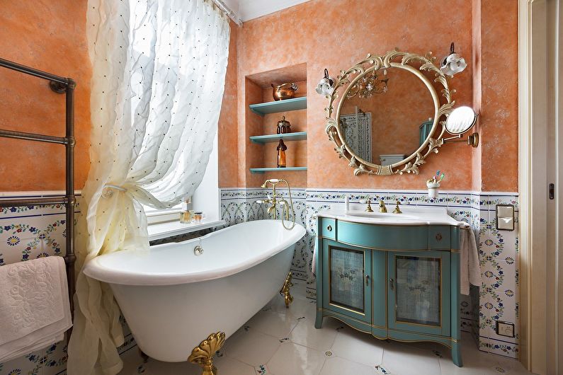 Interiørdesign av et bad i provence-stil - foto