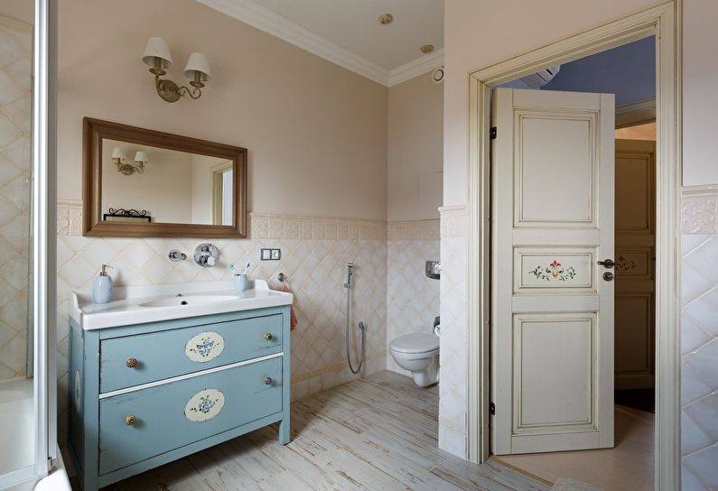 Indretningsdesign af et badeværelse i provence-stil - foto